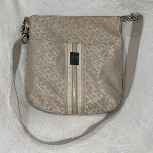 Tommy Hilfiger Logo Crossbody Bag Beige and Creme exterior, Blue/Red/beige int.